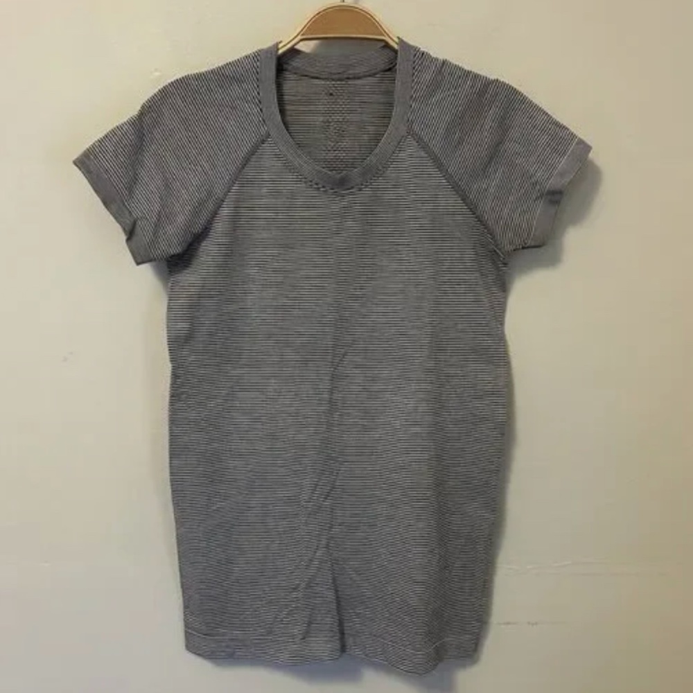 Lululemon Swiftly Tech Short-Sleeve Shirt 2.0 – Tempo Stripe White/Black - Sz 6